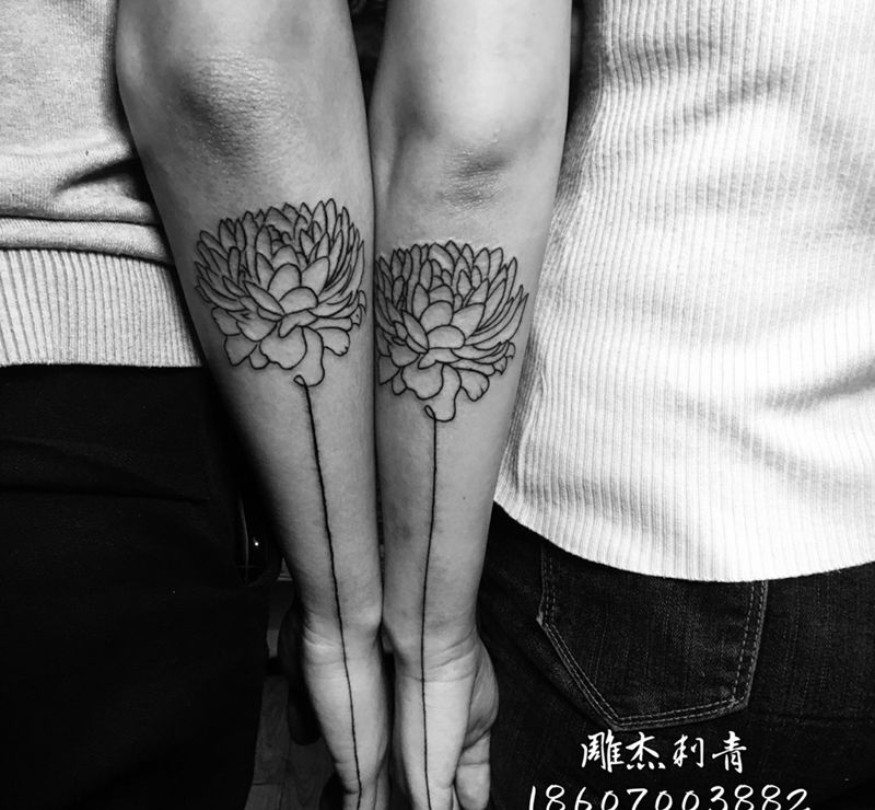 情侣纹身图片_成品手臂手部清新几何植物插画纹身图案