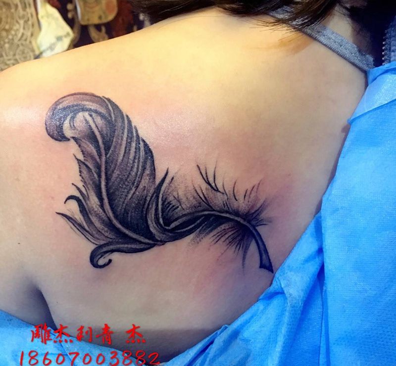 毛纹身图片_成品肩部背部清新静物纹身图案