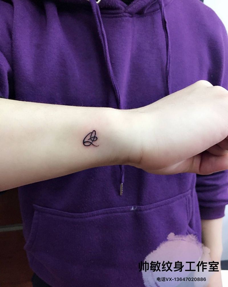 字母 卐纹身图片_帅敏TATTOO字符清新手部插画纹身图案