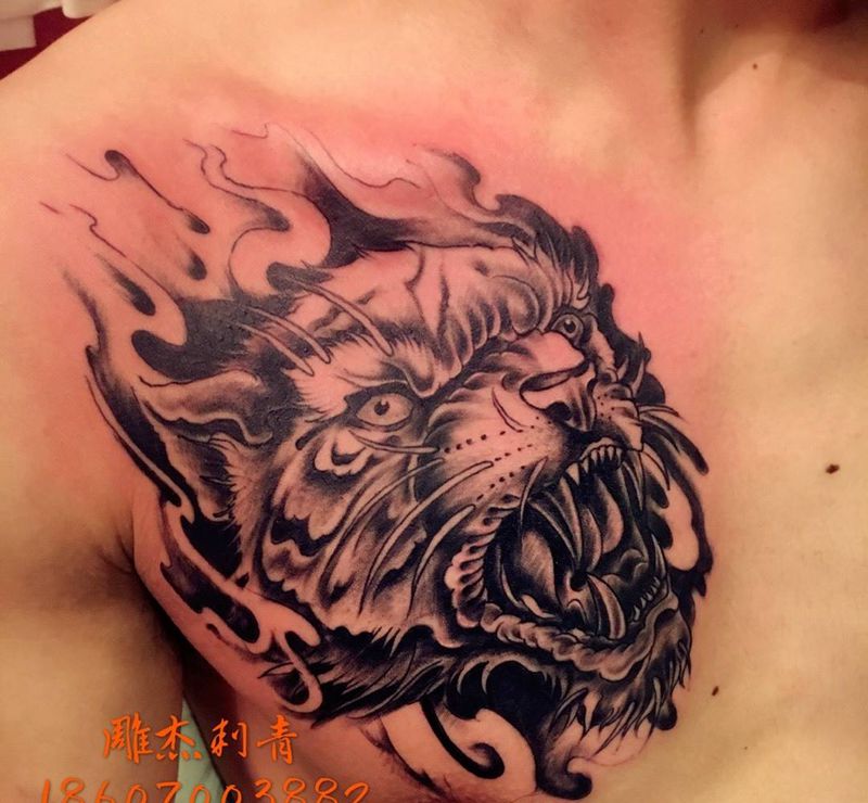 胸口猛兽纹身图片_成品胸部欧美写实动物纹身图案