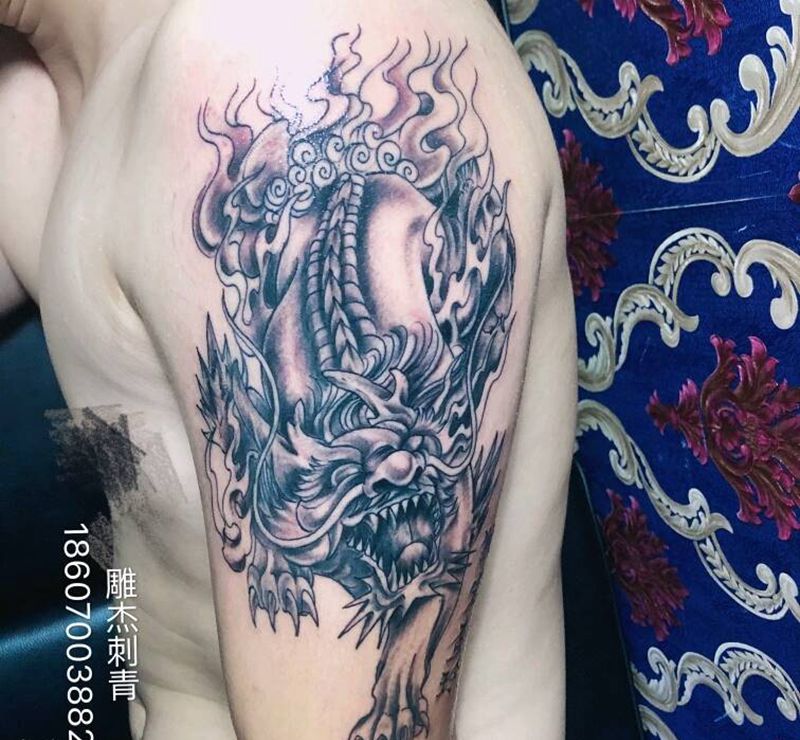 貔貅纹身图片_手臂老传统纹身图案