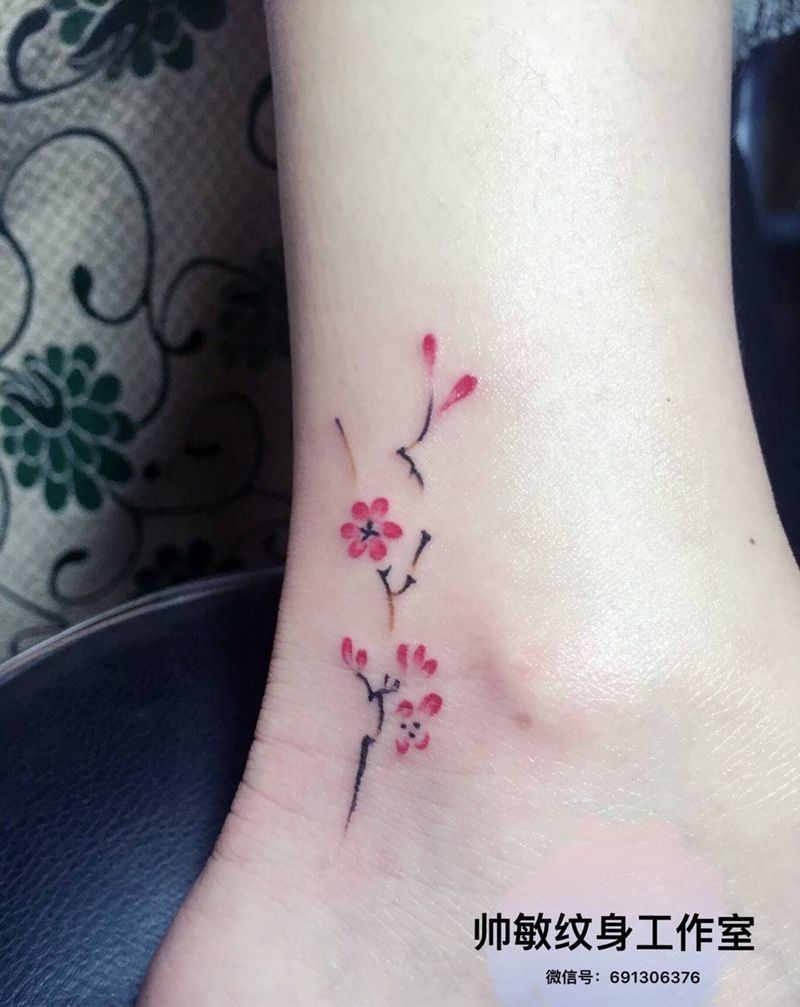 梅花卍纹身图片_插画脚部清新字符植物帅敏TATO纹身图案