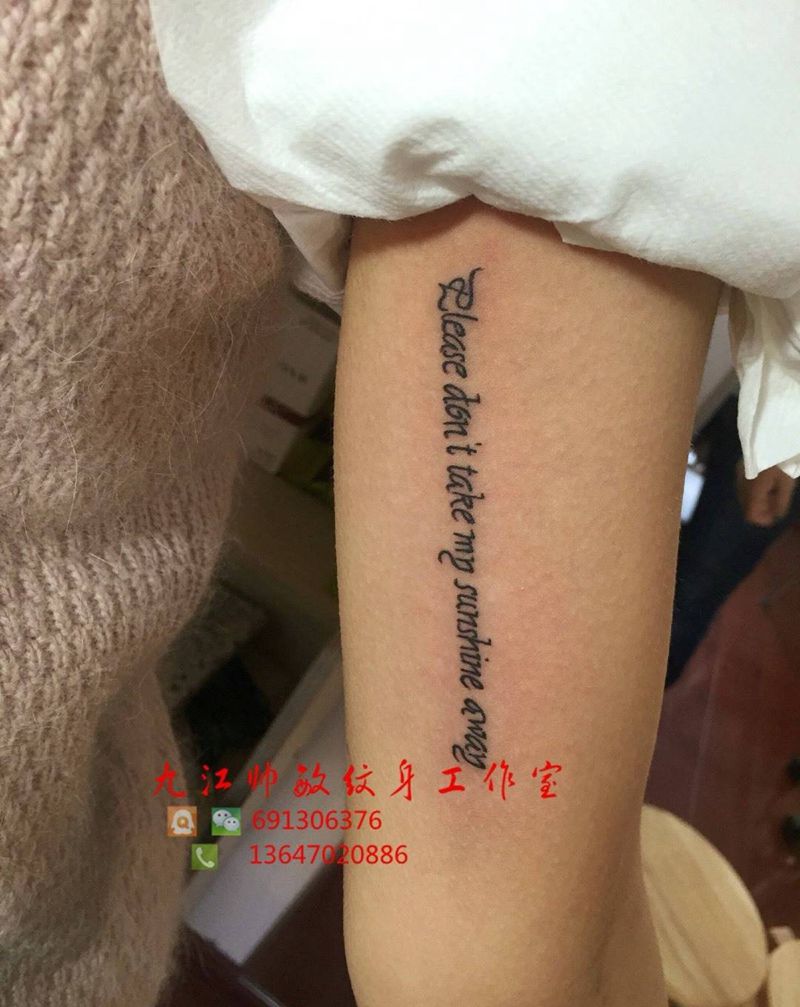 字母纹身图片_手部欧美清新几何字符纹身图案