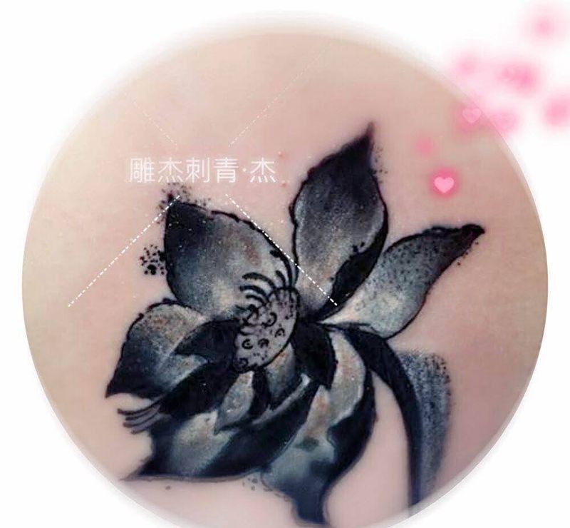 水墨遮盖纹身纹身图片_成品胸部传统贴纸清新植物纹身图案