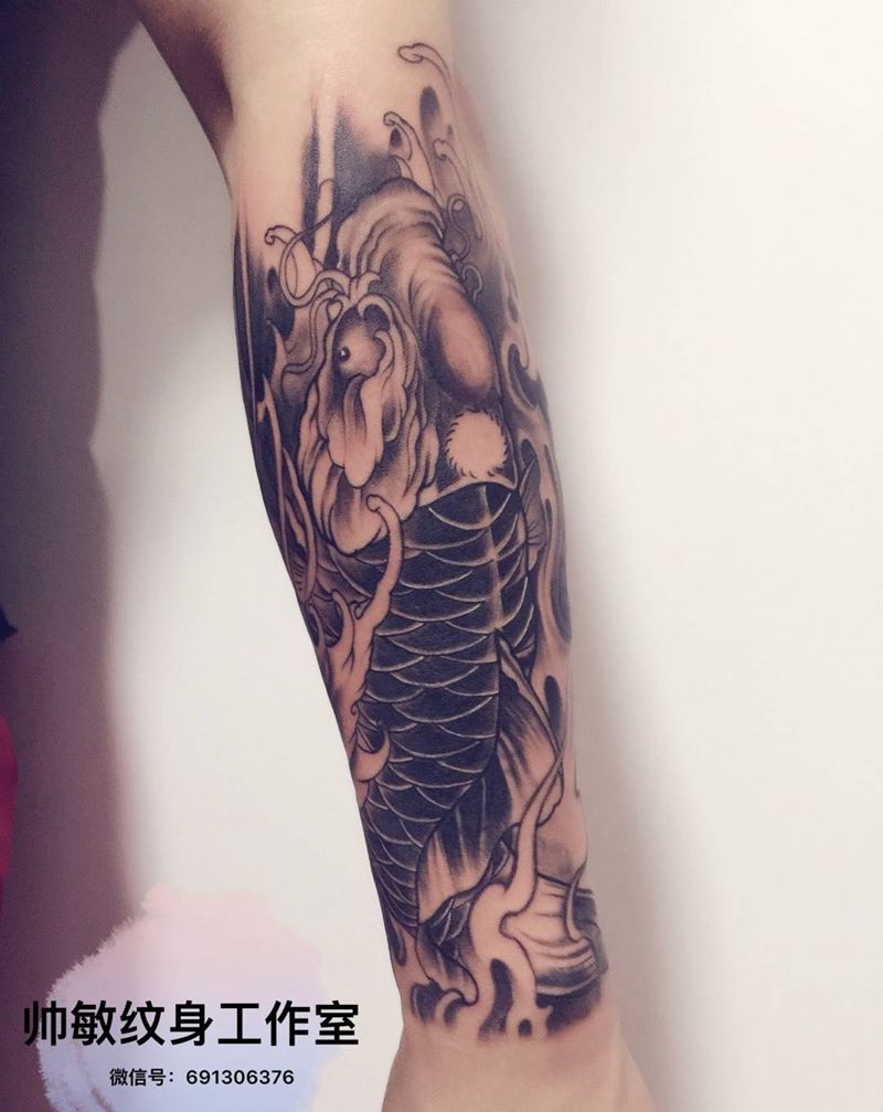 遮盖鱼卍...纹身图片_帅敏TATTOO动物写实手部成品纹身图案