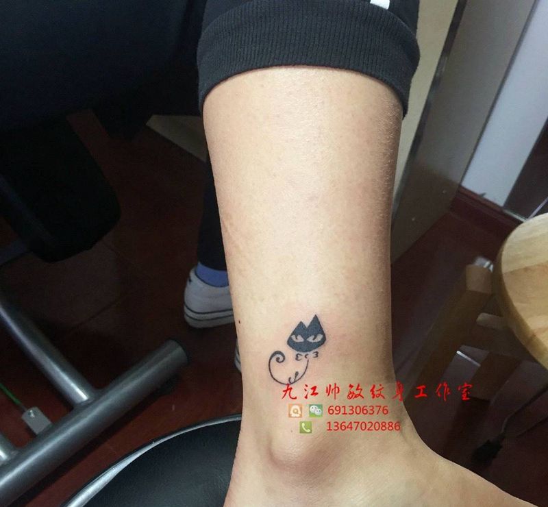 猫纹身图片_成品脚部欧美清新写实贴纸几何字符动物情侣纹身图案