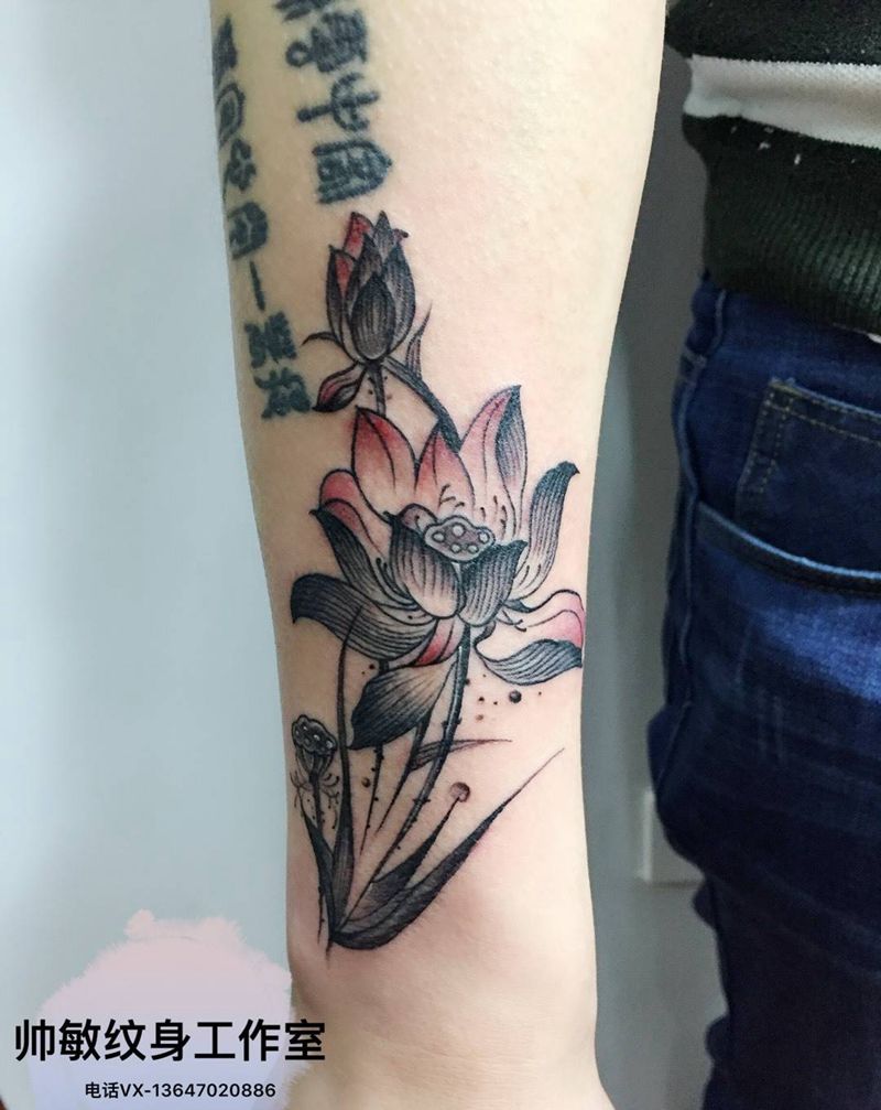 莲花纹身图片_帅敏TATTOO静物清新手部手稿纹身图案