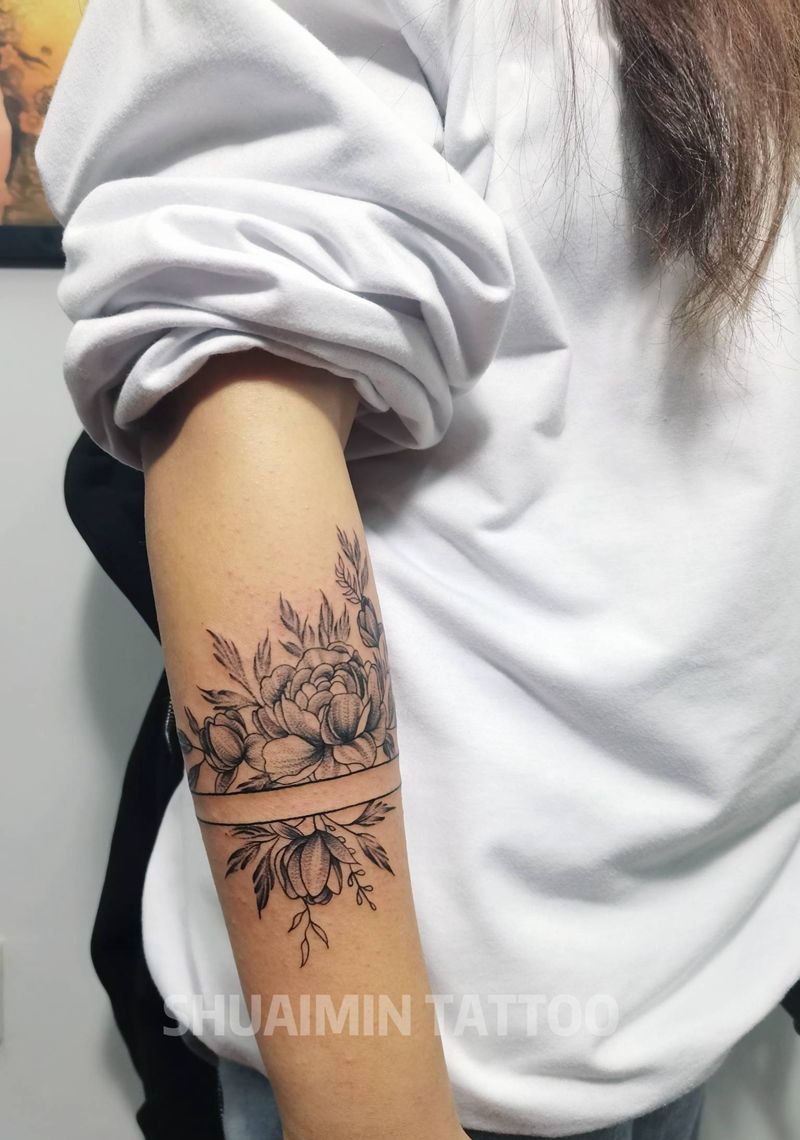 素花纹身图片_手臂手部点刺纹身图案