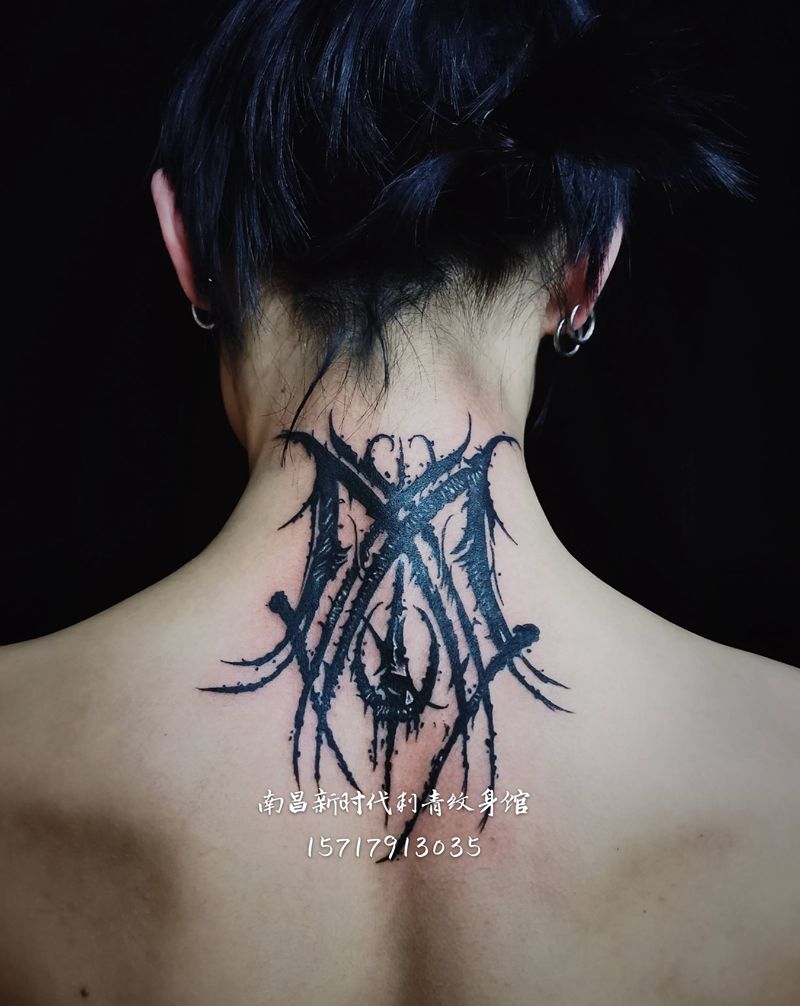 暗黑字体纹身图片_颈部纹身图案