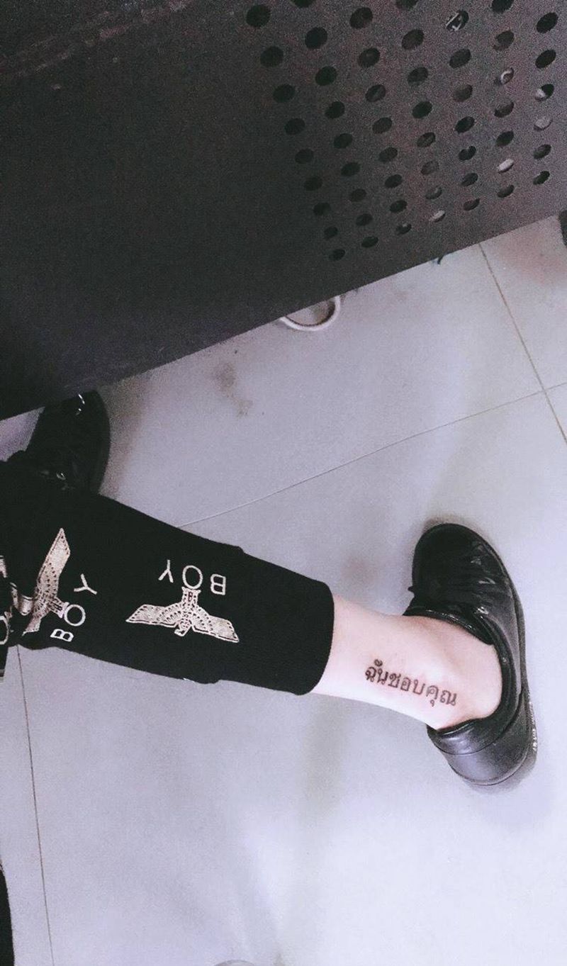 泰文纹身图片_成品腿部脚部清新字符纹身图案