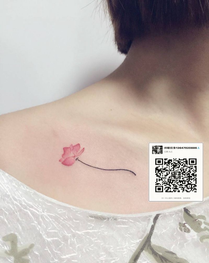 简约荷花纹身图片_成品胸部清新植物纹身图案