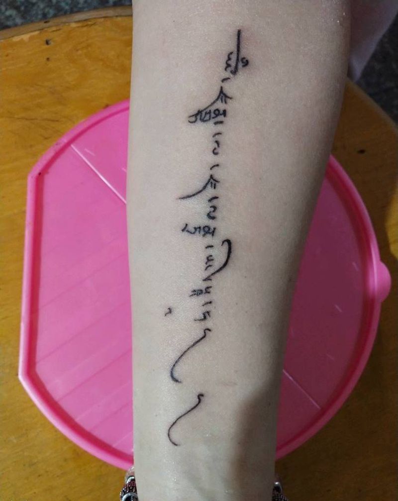 经文财神咒纹身图片_手部纹身图案