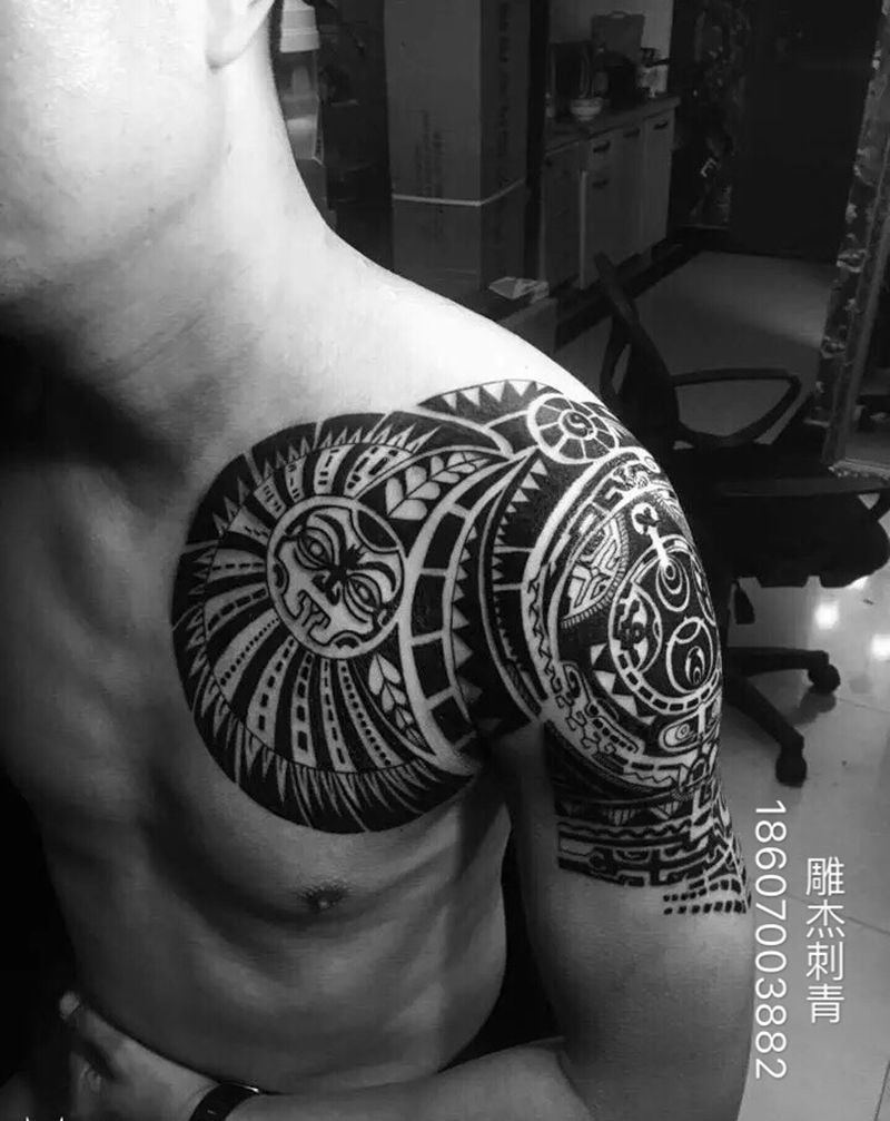 玛雅图腾纹身图片_肩部胸部图腾几何纹身图案