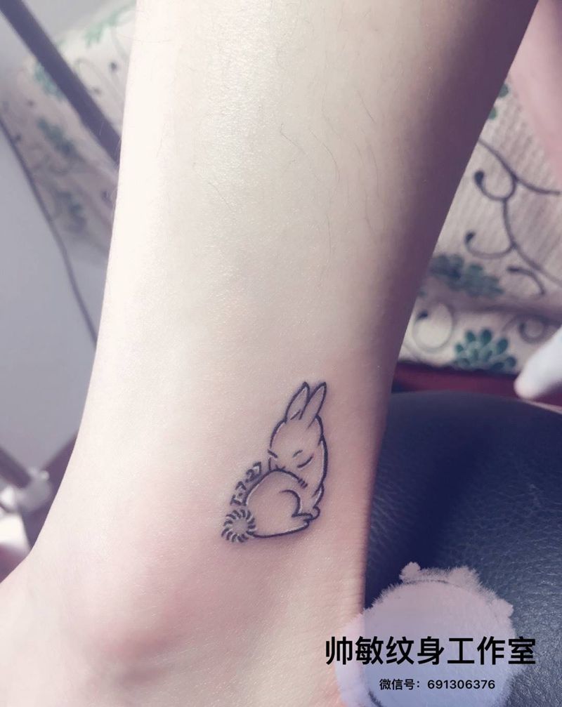 情侣兔纹身图片_帅敏TATTOO情侣清新脚部插画纹身图案