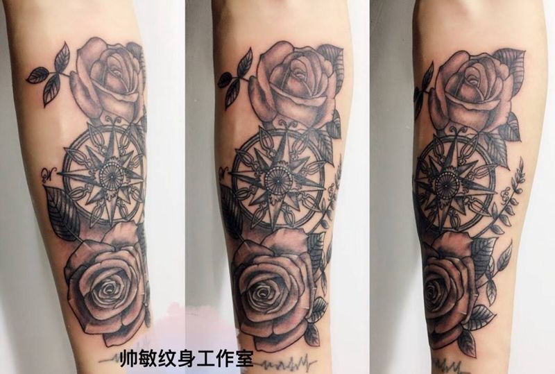 花指南针纹身图片_帅敏TATTOO欧美手部手稿静物纹身图案