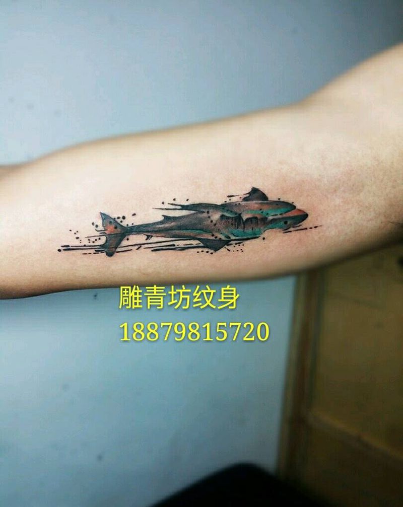 泼墨鱼纹身图片