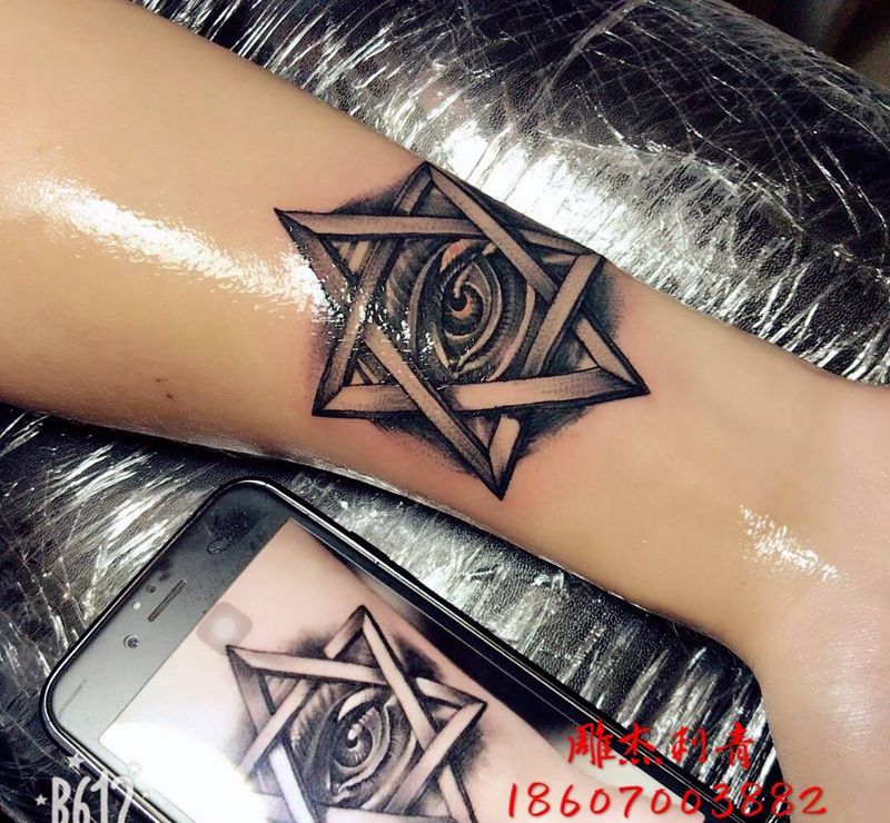 全视之眼纹身图片_成品手臂手部欧美清新贴纸几何宗教字符纹身图案