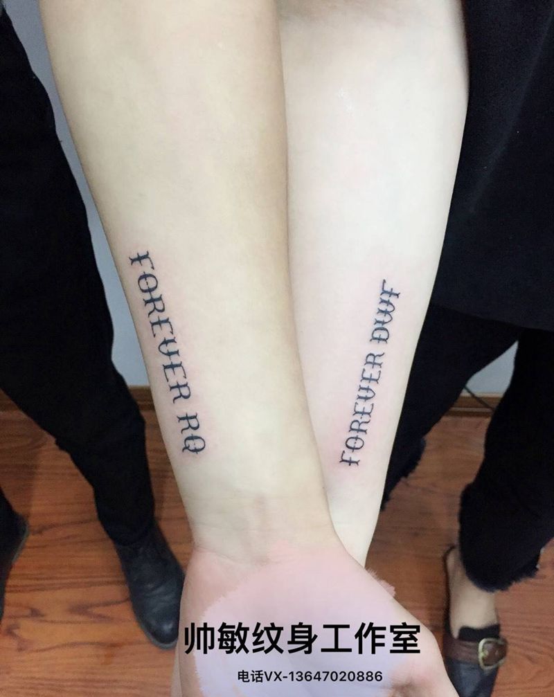 情侣字母纹身图片_帅敏TATTOO字符清新手部手稿纹身图案