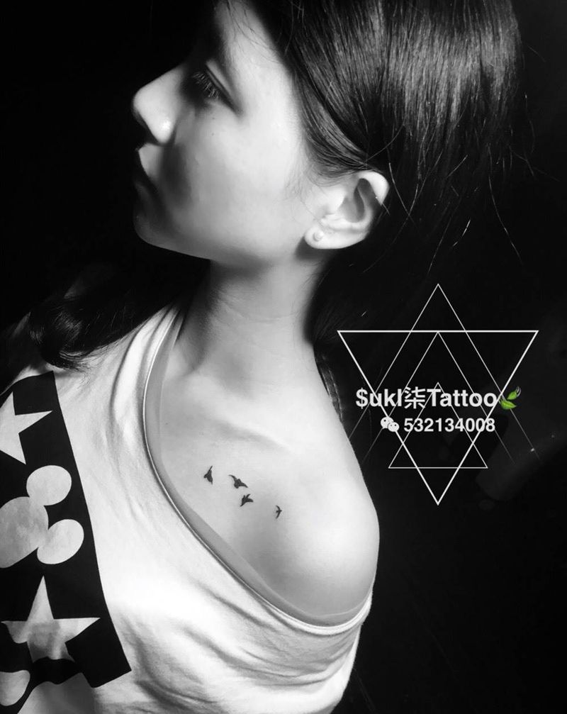 锁骨飞鸟纹身图片
