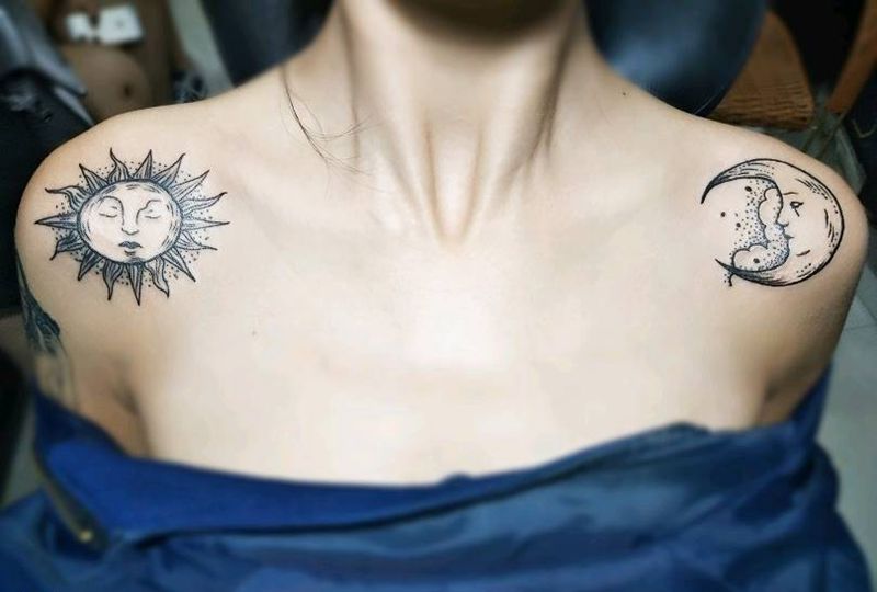 日月并肩纹身图片