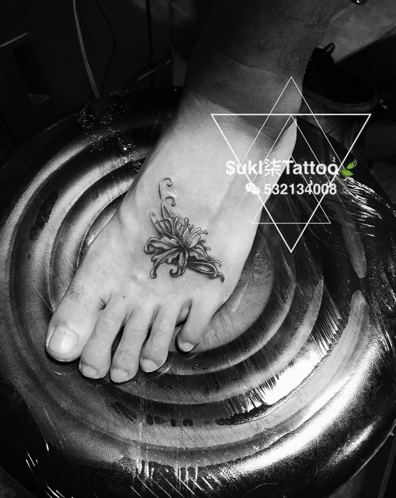 彼岸花纹身图片