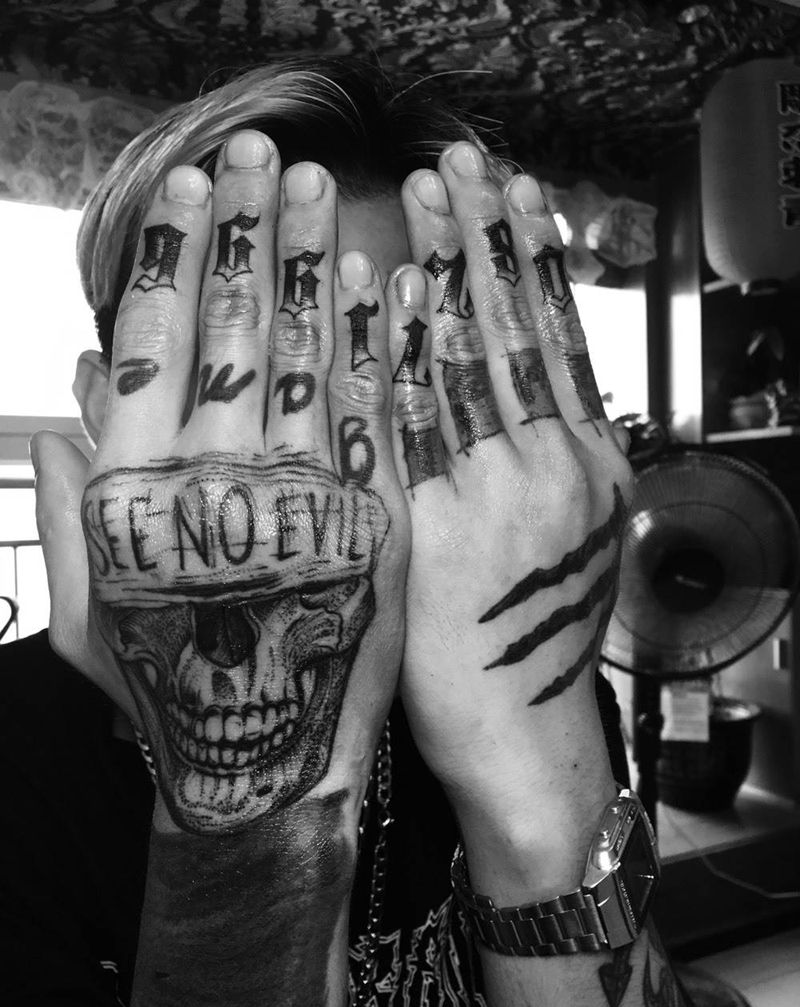 手心手背都是肉纹身图片_成品手部欧美清新贴纸鬼神宗教字符纹身图案