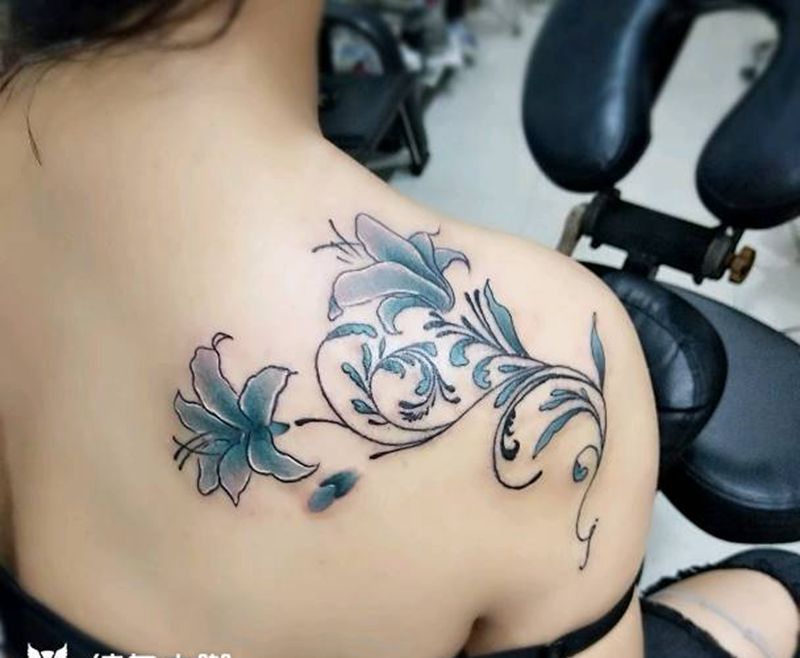 肩花纹身图片