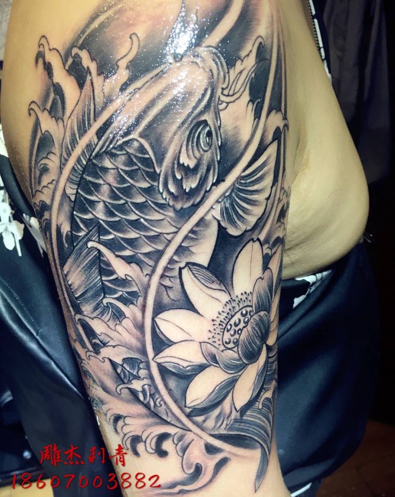 锦鲤纹身图片_成品腿部传统宗教动物纹身图案