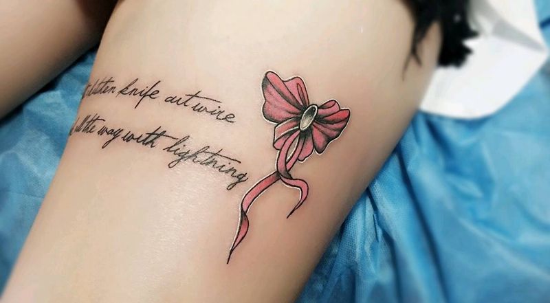 蝴蝶结 腿部纹身图片