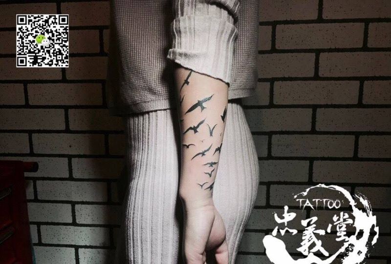 小清新纹身图片_手部新传统图腾纹身图案