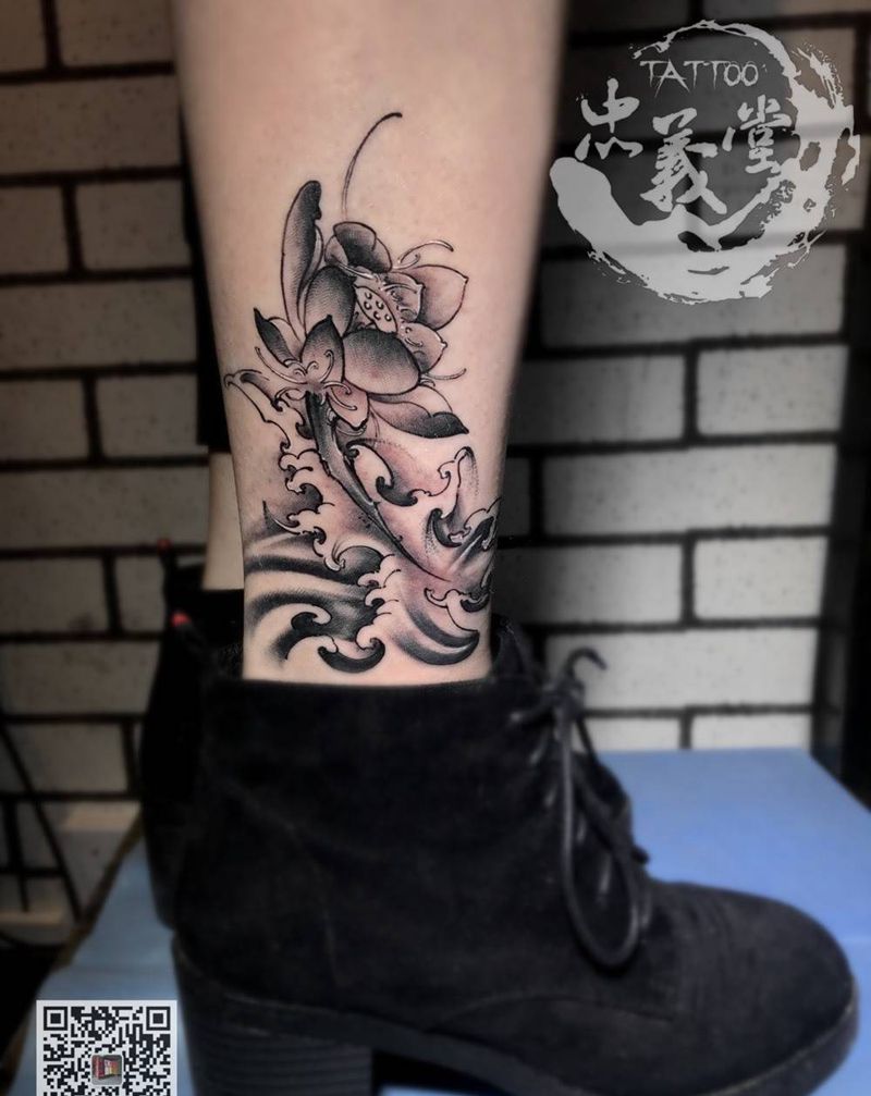 水浪荷花纹身图片_腿部新传统纹身图案