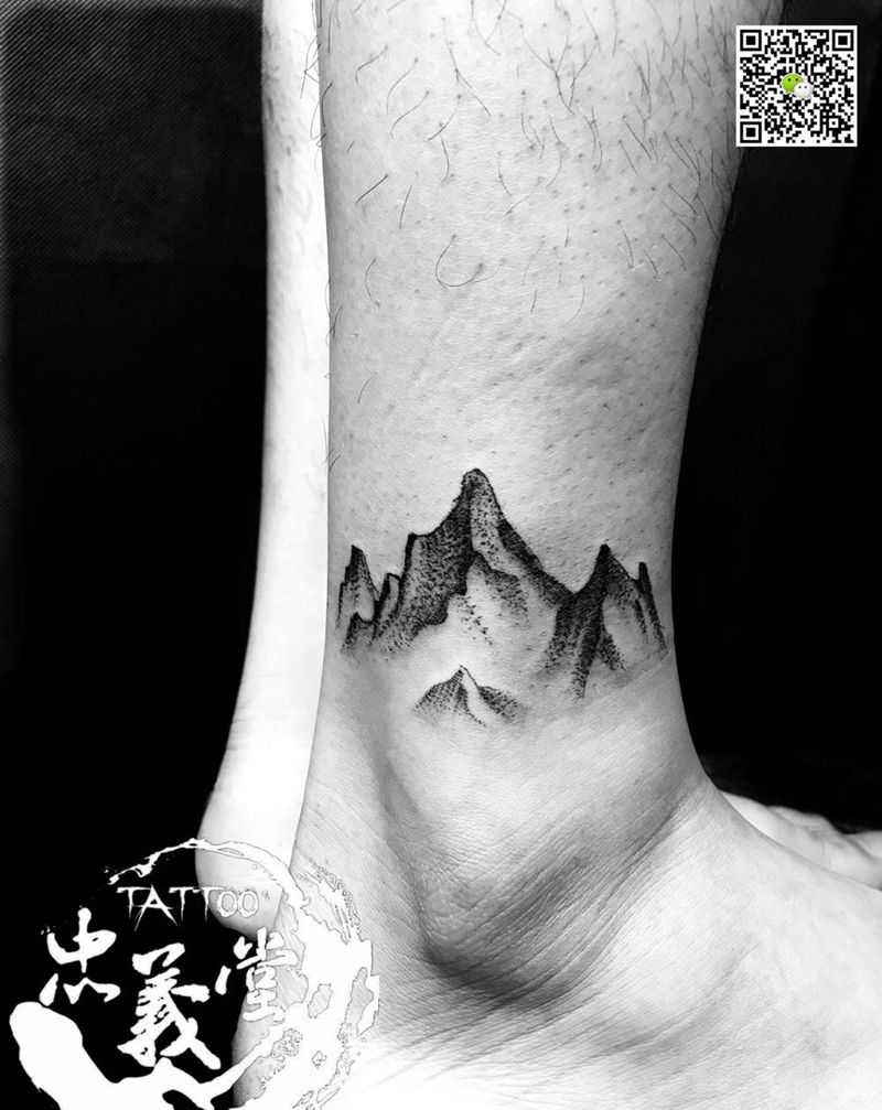 点刺山纹身图片_脚部点刺纹身图案