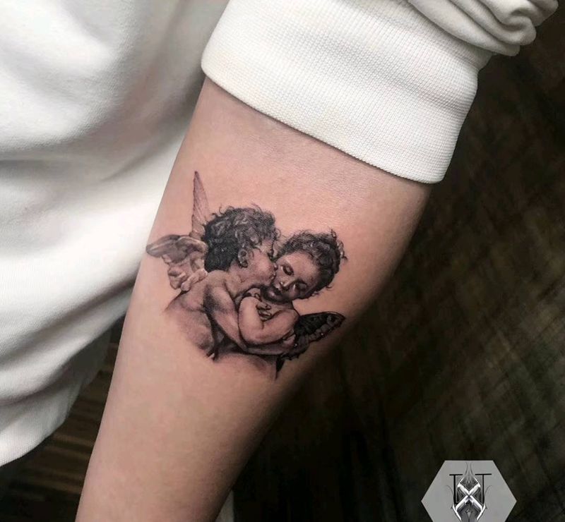 Baby纹身图片_手臂欧美写实纹身图案