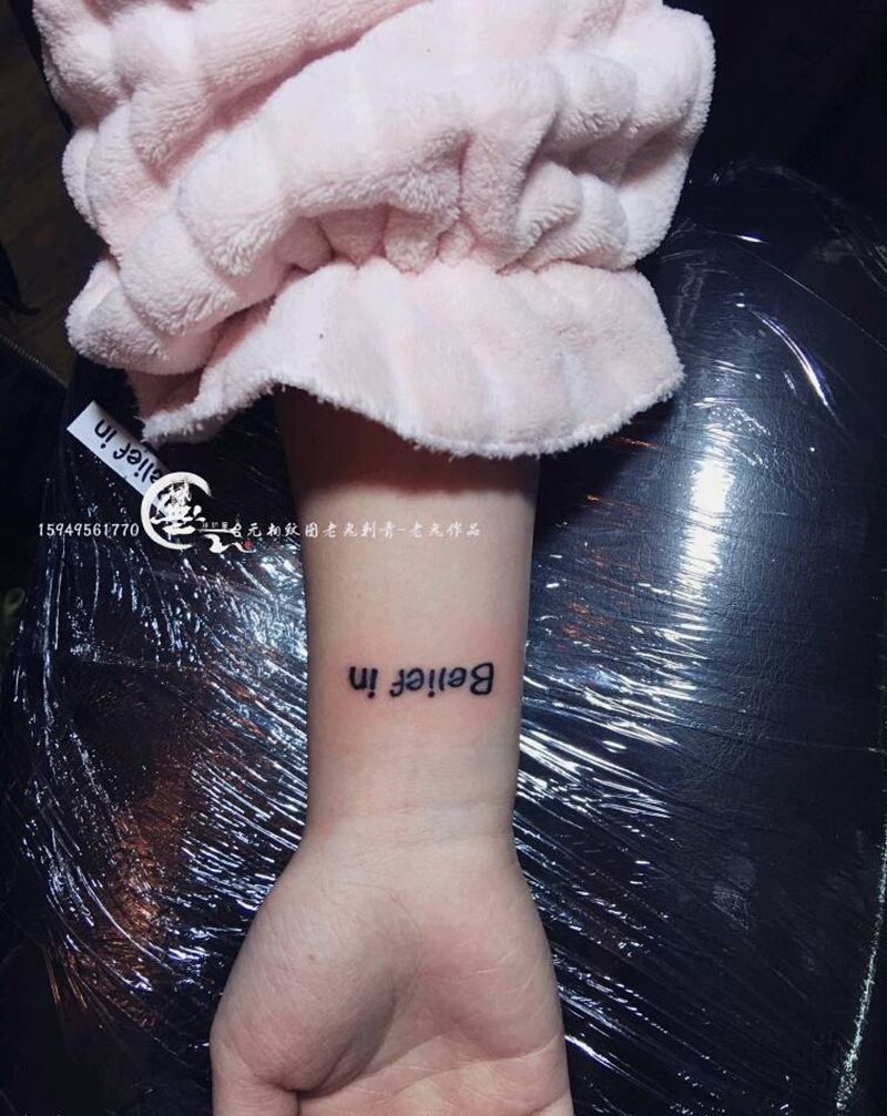 字母纹身图片_手部图腾字母纹身图案