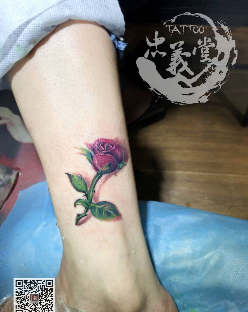 玫瑰纹身图片_脚部欧美写实纹身图案