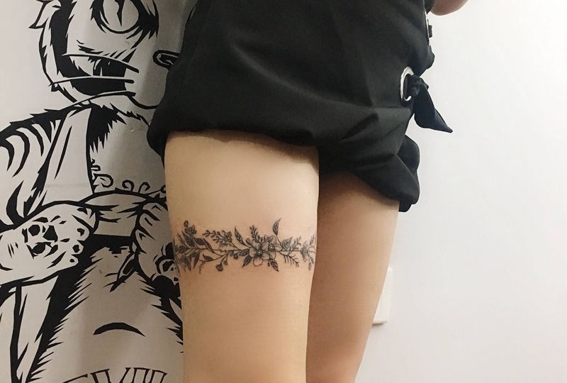 花环纹身图片_腿部纹身图案