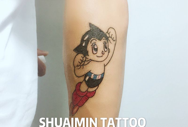 阿童木纹身图片_手臂纹身图案