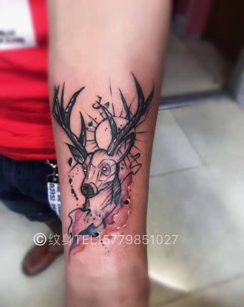 鹿纹身图片_脚部动物纹身图案