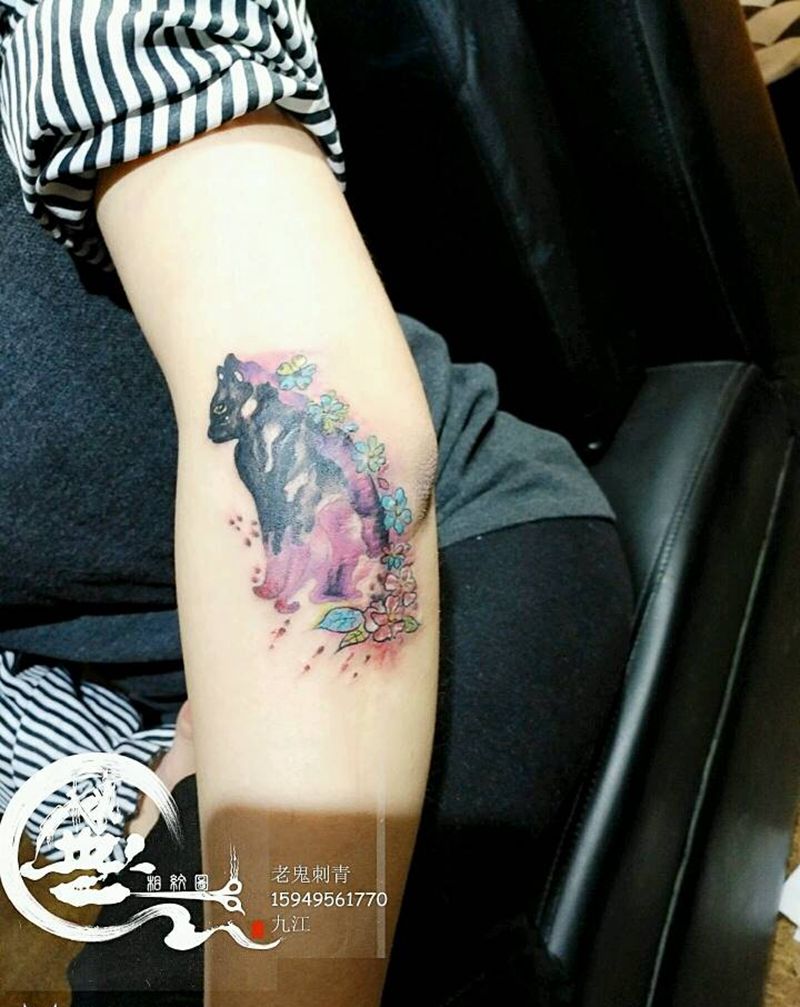 猫纹身图片_手部遮盖成品纹身图案