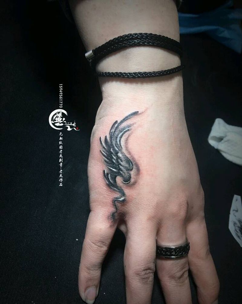 手部翅膀纹身图片_手部小清新纹身图案