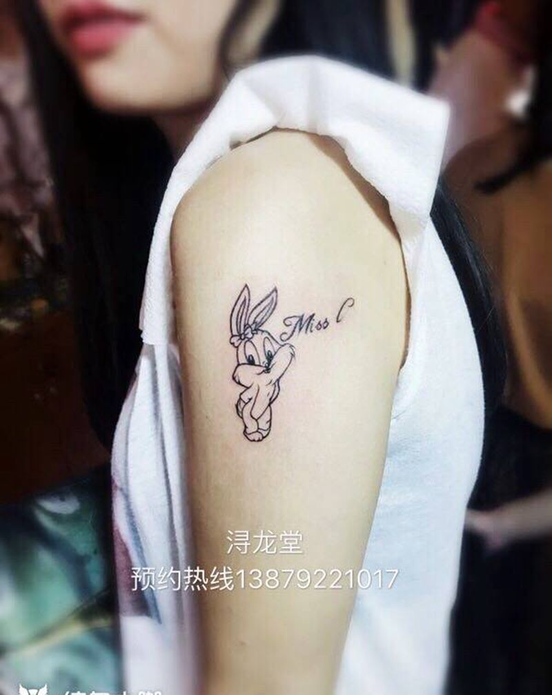 小兔子纹身图片_手臂图腾清新纹身图案
