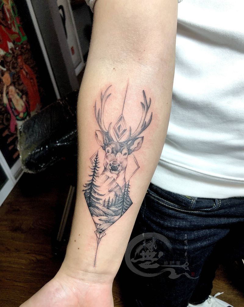 小鹿纹身图片_手臂纹身图案