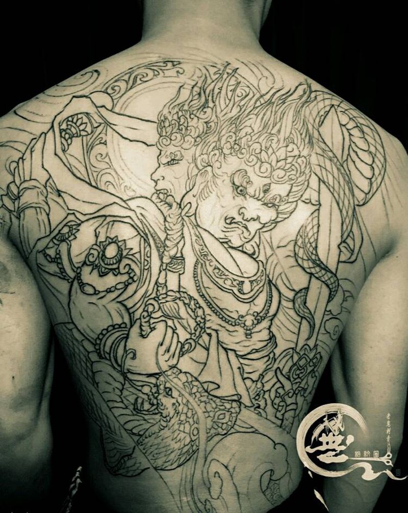 线条不动明王纹身图片_背部新传统纹身图案