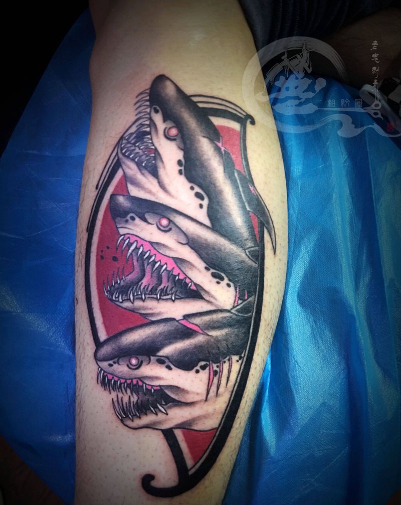 鲨鱼纹身图片_腿部Old School纹身图案