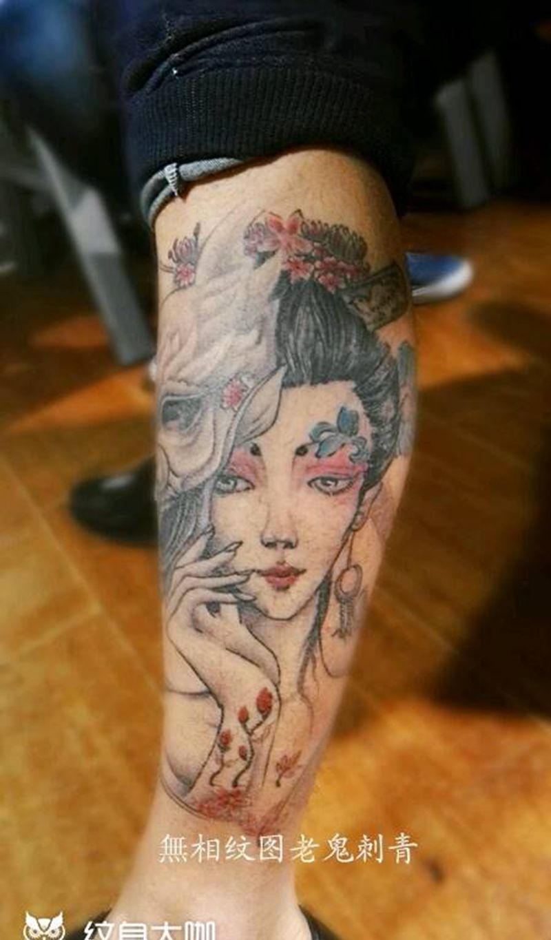 明月纹身图片_腿部人物成品纹身图案