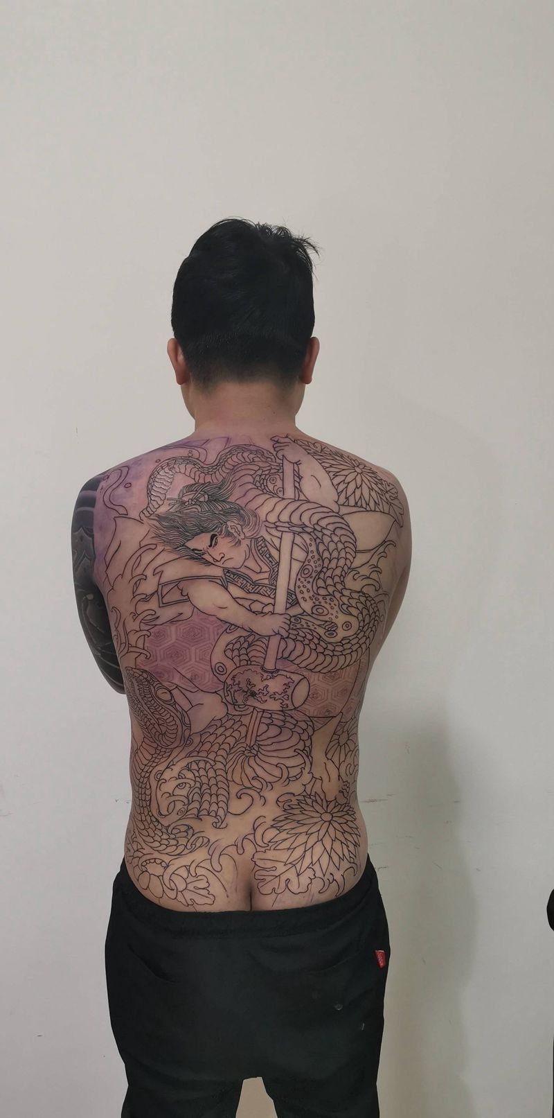 这叫个啥纹身图片_背部纹身图案