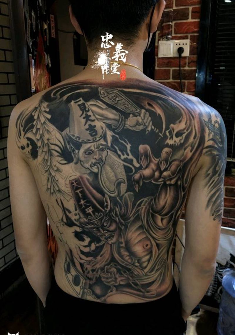 黑白无常未完纹身图片_背部新传统纹身图案