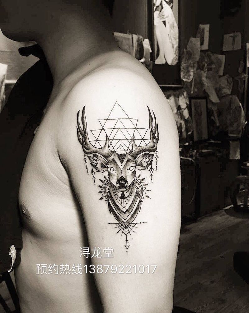 鹿纹身图片_手臂纹身图案