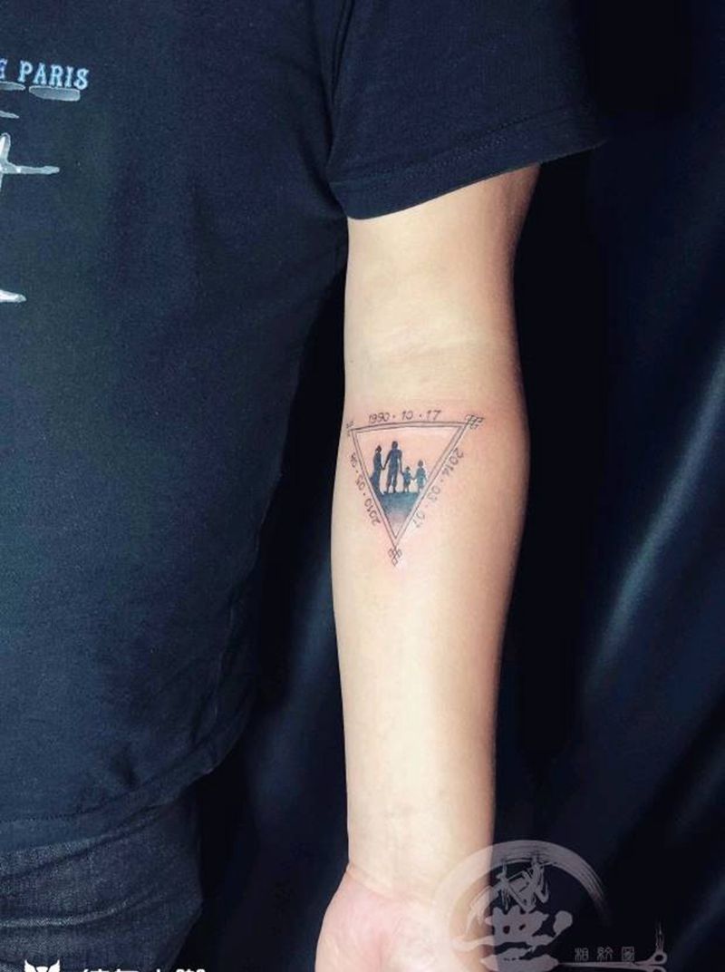 纪念纹身图片_手臂几何剪影纹身图案