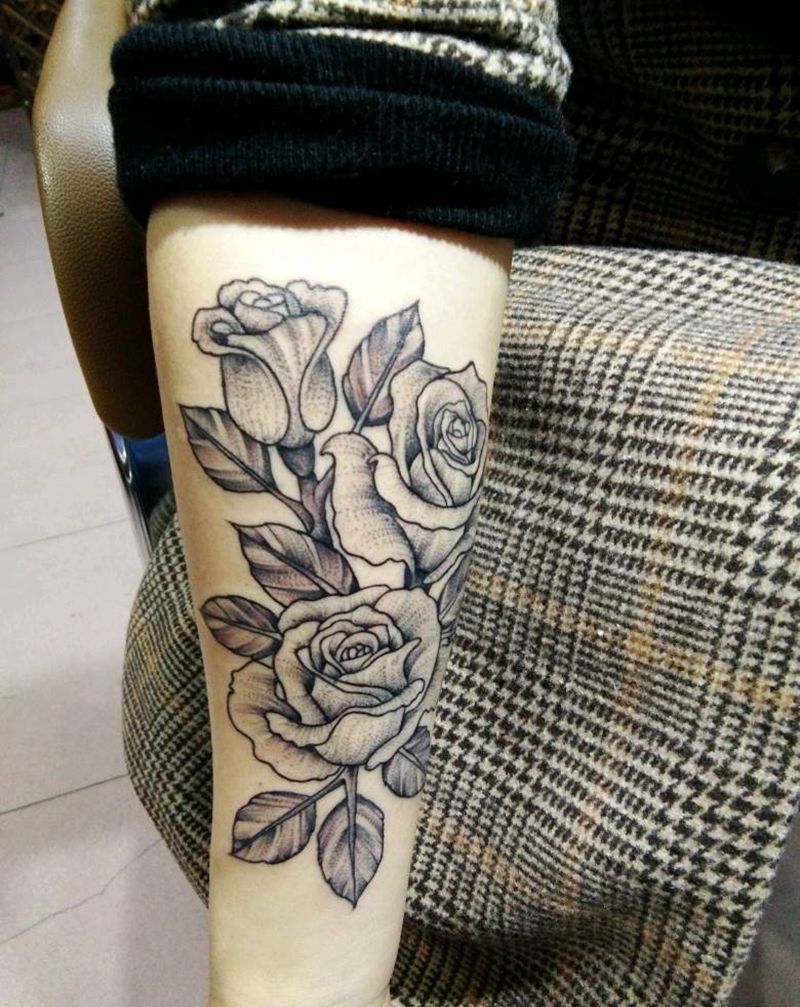 点刺玫瑰花纹身图片